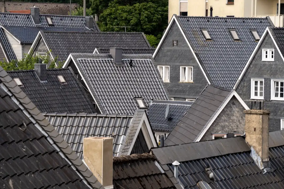 Steep roof eaves and gutter lines on houses in Warren, MI